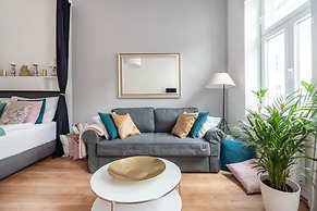 Luxurious and Bright, 5 min walk to city center