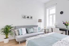 Luxurious and Bright, 5 min walk to city center