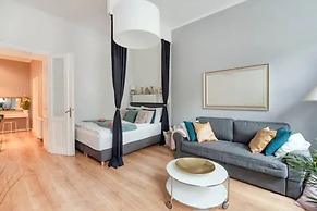 Luxurious and Bright, 5 min walk to city center