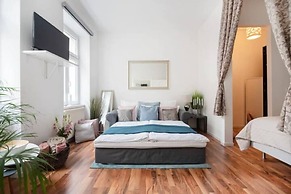 Luxurious and Bright, 5 min walk to city center