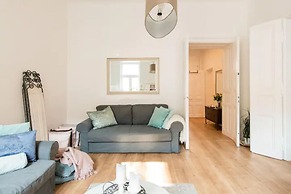 Luxurious and Bright, 5 min walk to city center