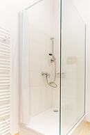 Luxurious and Bright, 5 min walk to city center