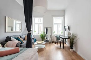 Luxurious and Bright, 5 min walk to city center