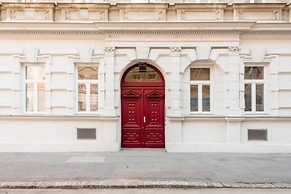 Luxurious and Bright, 5 min walk to city center