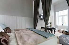 Luxurious and Bright, 5 min walk to city center