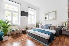 Luxurious and Bright, 5 min walk to city center