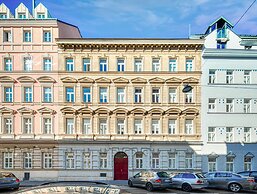 Luxurious and Bright, 5 min walk to city center