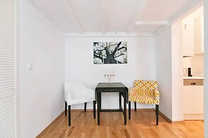 Luxurious and Bright, 5 min walk to city center