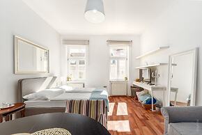 Luxurious and Bright, 5 min walk to city center