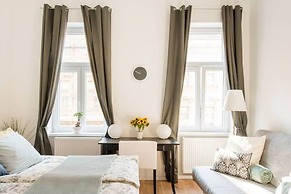 Luxurious and Bright, 5 min walk to city center