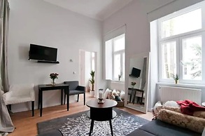 Luxurious and Bright, 5 min walk to city center