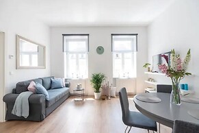 Luxurious and Bright, 5 min walk to city center