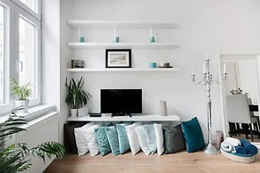 Luxurious and Bright, 5 min walk to city center