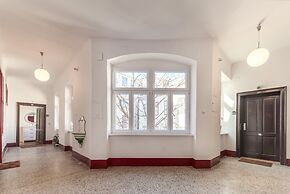 Luxurious and Bright, 5 min walk to city center