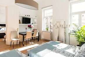 Luxurious and Bright, 5 min walk to city center