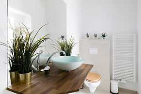 Luxurious and Bright, 5 min walk to city center