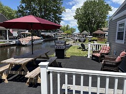 Sandpiper Cottage 3 Bedroom Home by RedAwning