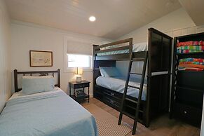 Sandpiper Cottage 3 Bedroom Home by RedAwning