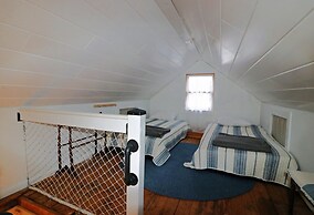 Sandpiper Cottage 3 Bedroom Home by RedAwning