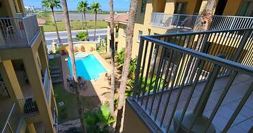 Las Verandas 2 Bedroom Home by RedAwning