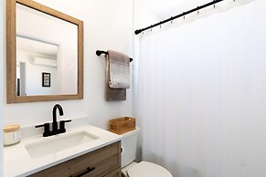 Alta Azul - Cozy Cabin Near Goat Mountain W/ Hot Tub! 1 Bedroom Home b