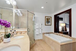 Waipouli D405 2 Bedroom Condo by RedAwning