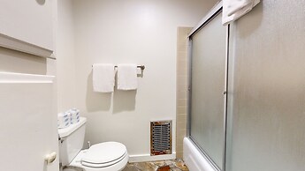 Lakeview Lodge #1 2 Bedroom Condo by RedAwning