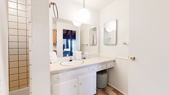 Lakeview Lodge #1 2 Bedroom Condo by RedAwning