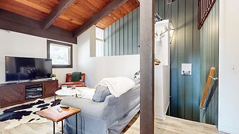 Lakeview Lodge #1 2 Bedroom Condo by RedAwning