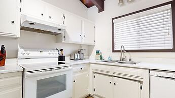 Lakeview Lodge #1 2 Bedroom Condo by RedAwning