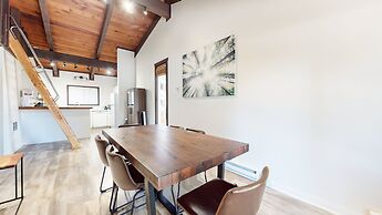 Lakeview Lodge #1 2 Bedroom Condo by RedAwning