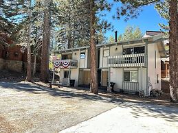 Lakeview Lodge #1 2 Bedroom Condo by RedAwning