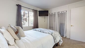 Lakeview Lodge #1 2 Bedroom Condo by RedAwning