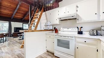 Lakeview Lodge #1 2 Bedroom Condo by RedAwning