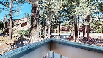 Lakeview Lodge #1 2 Bedroom Condo by RedAwning