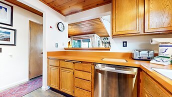 Courchevel #5 2 Bedroom Condo by RedAwning