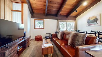 Lakeview Lodge #2 2 Bedroom Condo by RedAwning