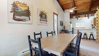 Lakeview Lodge #2 2 Bedroom Condo by RedAwning