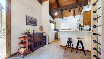 Lakeview Lodge #2 2 Bedroom Condo by RedAwning