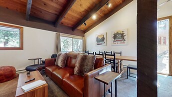 Lakeview Lodge #2 2 Bedroom Condo by RedAwning