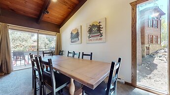 Lakeview Lodge #2 2 Bedroom Condo by RedAwning