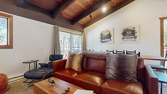 Lakeview Lodge #2 2 Bedroom Condo by RedAwning