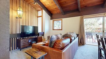 Lakeview Lodge #2 2 Bedroom Condo by RedAwning