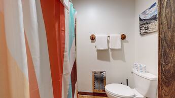 Lakeview Lodge #2 2 Bedroom Condo by RedAwning