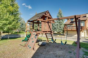 Cozy Colorado Retreat w/ Deck, Grill & Pool Access