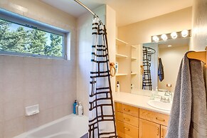 Cozy Colorado Retreat w/ Deck, Grill & Pool Access