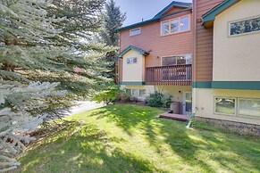 Cozy Colorado Retreat w/ Deck, Grill & Pool Access