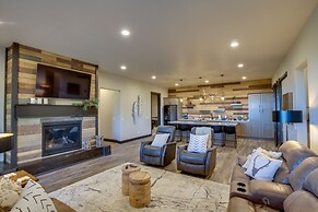 South Dakota Retreat w/ Hot Tub, Fire Pit & Grill!