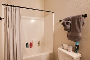 South Dakota Retreat w/ Hot Tub, Fire Pit & Grill!