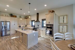 South Dakota Retreat w/ Hot Tub, Fire Pit & Grill!